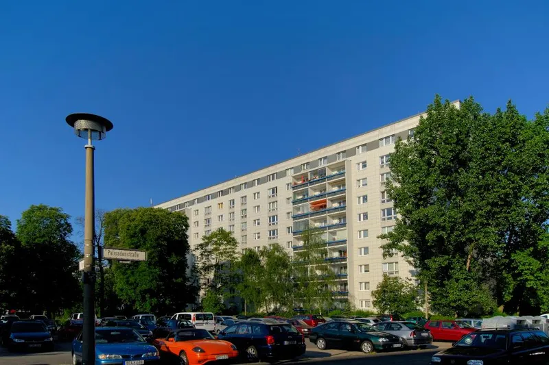 3-Zimmer-Wohnung in Friedrichshain mit WBS 160/180/220 oder entsprechendes Einkommen — photo 1